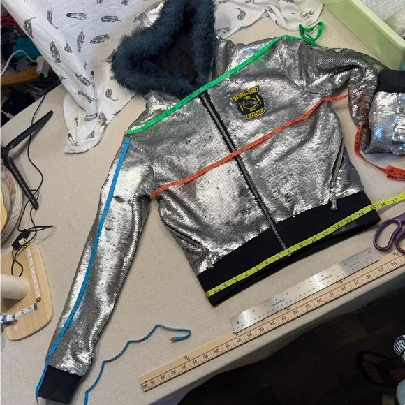 Star Wars - Stardust Love - Save The Lars - Silver Sequin Jacket w/Faux Fur Hood - Picture 17 of 17